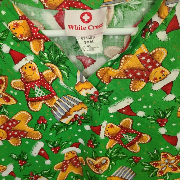 (772) White Cross Woman's Christmas Scrubs, Size: Small Color: Green - Picture 7 of 15